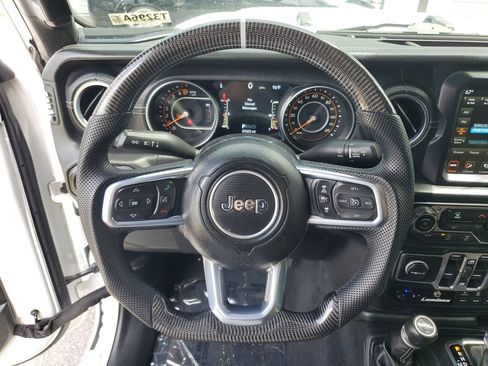 Used 2020 Jeep Gladiator Overland AWD/4WD image 19
