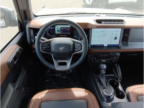 New 2024 Ford Bronco Outer Banks w/ Sasquatch Package image 9