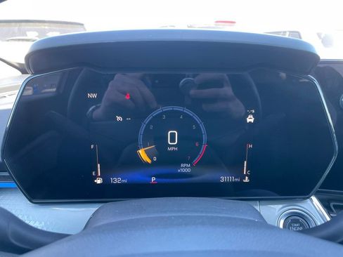 Used 2025 Chevrolet Trax LT FWD image 9