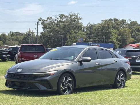 Used 2024 Hyundai Elantra SEL w/ Convenience Package FWD image 14