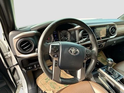 Used 2019 Toyota Tacoma Limited image 12