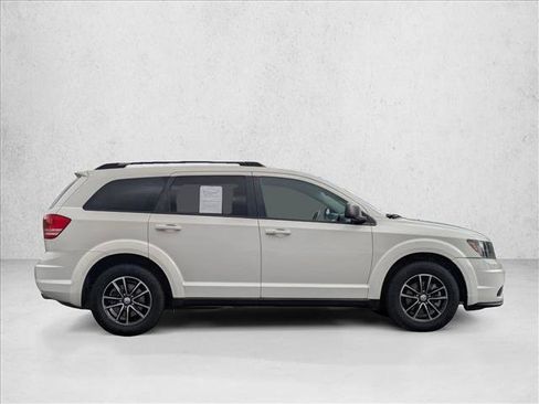 Used 2017 Dodge Journey SE w/ Flexible Seating Group image 4