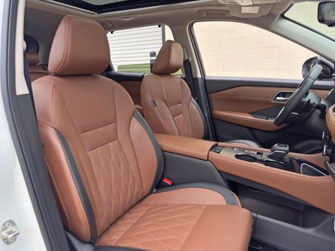 Used 2024 Nissan Rogue Platinum w/ Platinum Premium Package FWD image 36