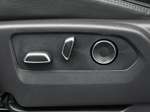 Used 2024 GMC Sierra 1500 Denali image 9