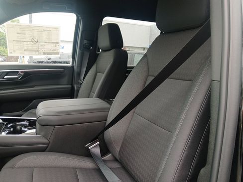 New 2025 Chevrolet Suburban LS image 17