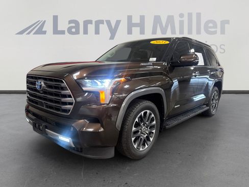 Used 2023 Toyota Sequoia Limited RWD image 1