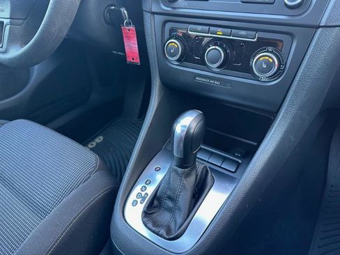 Used 2011 Volkswagen Golf 4-Door FWD image 38