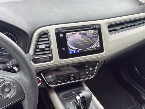 Used 2018 Honda HR-V EX image 36
