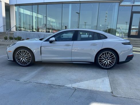 New 2025 Porsche Panamera 4 image 2