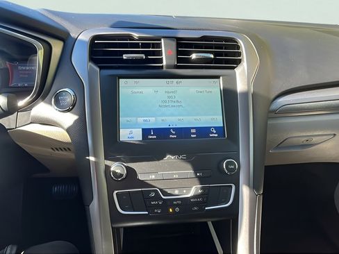 Used 2020 Ford Fusion SE image 17