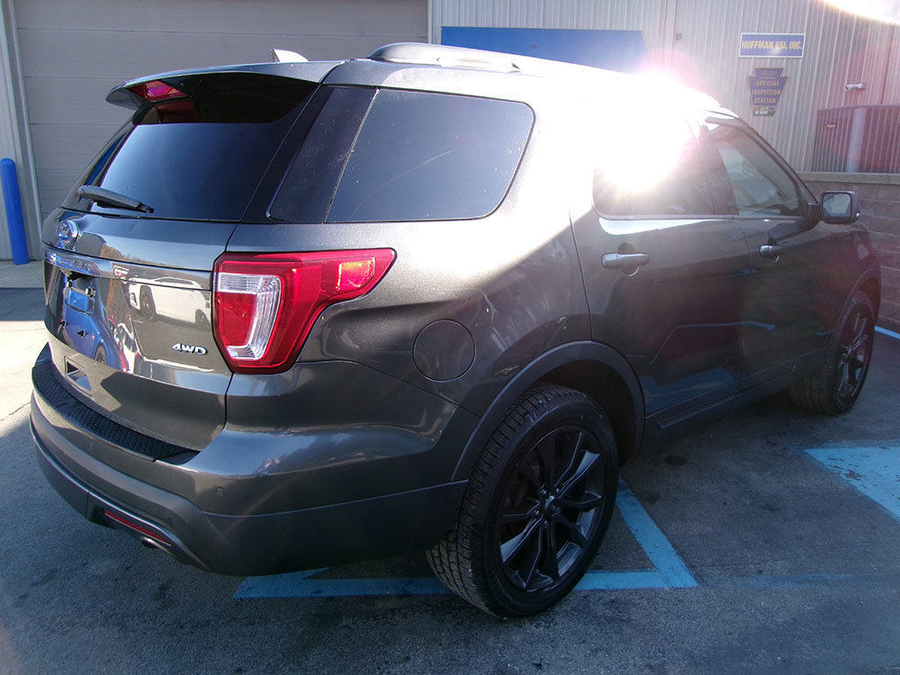 Used 2017 Ford Explorer XLT w/ Equipment Group 202A AWD/4WD image 6