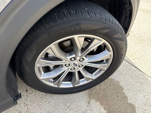 Used 2023 Ford Explorer XLT w/ Equipment Group 202A RWD image 16