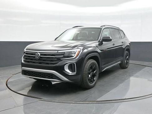 New 2026 Volkswagen Atlas Peak Edition AWD/4WD image 3