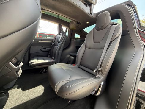 Used 2022 Tesla Model X Plaid image 11