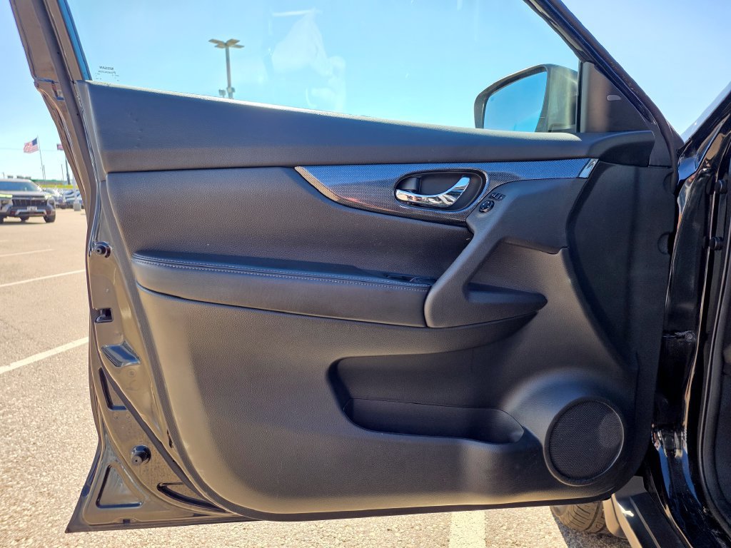 Used 2015 Nissan Rogue SL w/ SL Premium Package AWD/4WD image 17