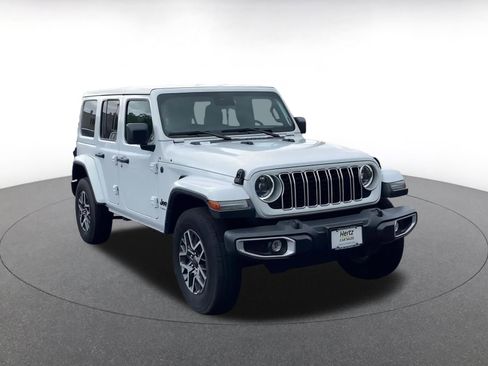 Used 2025 Jeep Wrangler Sahara image 3
