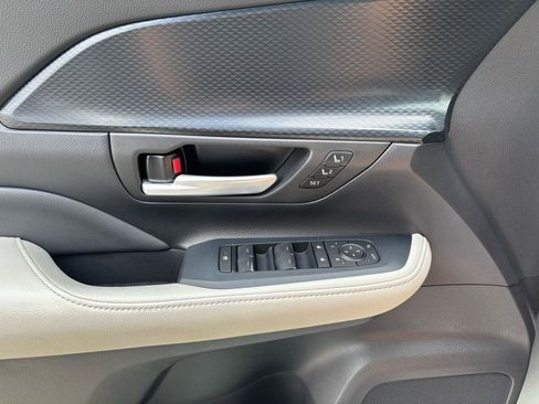 Used 2024 Toyota Grand Highlander AWD Hybrid image 13