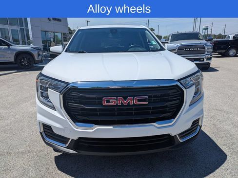 Used 2024 GMC Terrain SLE AWD/4WD image 9