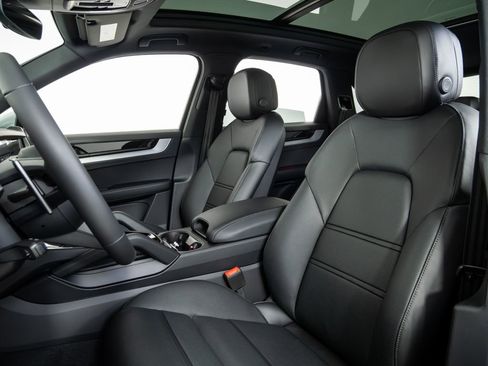 New 2026 Porsche Cayenne AWD/4WD image 5