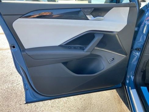 New 2025 Volkswagen Tiguan SE w/ Panoramic Sunroof Package image 22