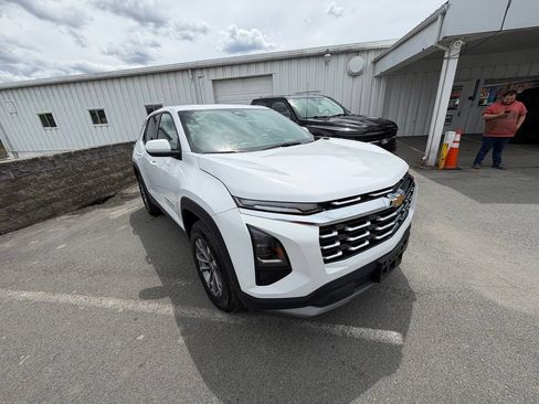 Used 2026 Chevrolet Equinox LT w/ Convenience Package II AWD/4WD image 7