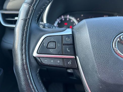 Used 2024 Toyota Highlander XLE image 19