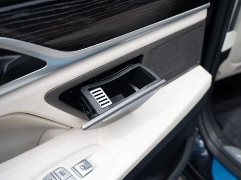 Used 2019 BMW 740i w/ Executive Package RWD image 52