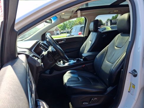Used 2018 Ford Edge Titanium w/ Equipment Group 301A AWD/4WD image 13