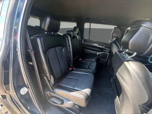 Used 2024 Jeep Wagoneer Series II w/ Flexible Seating Group AWD/4WD image 28