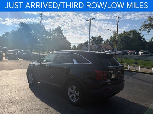 Used 2023 Kia Sorento LX AWD/4WD image 4
