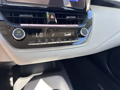 Used 2025 Toyota Corolla LE FWD image 19