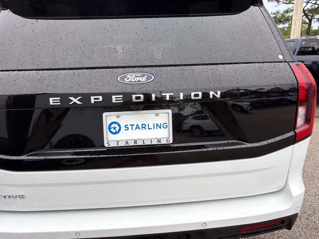 Certified 2025 Ford Expedition Active AWD/4WD image 6