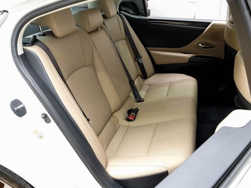 Used 2019 Lexus ES 350 w/ Premium Package image 32