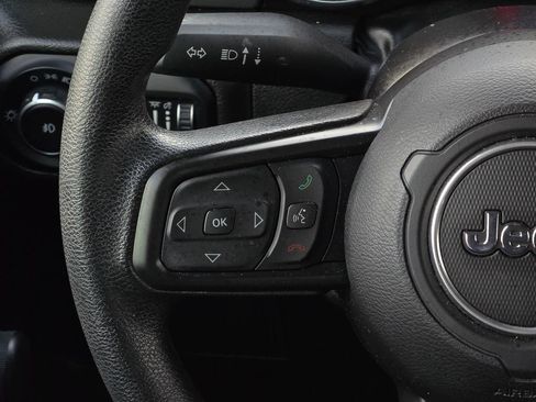 Used 2022 Jeep Wrangler Unlimited Sport AWD/4WD image 18