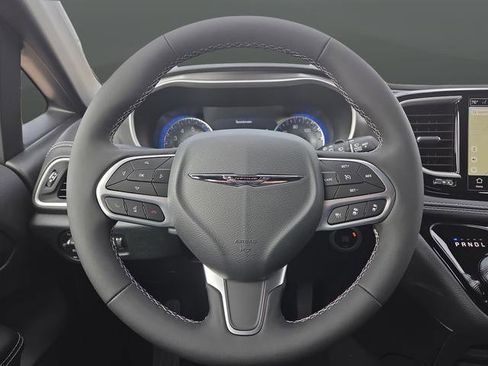 New 2026 Chrysler Pacifica Select image 18