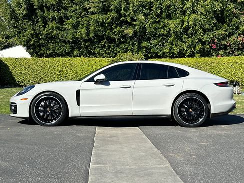 Used 2021 Porsche Panamera image 2