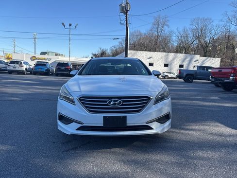 Used 2017 Hyundai Sonata SE image 2