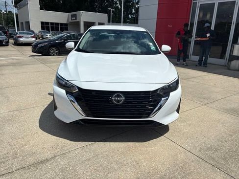Used 2024 Nissan Sentra SV FWD image 2