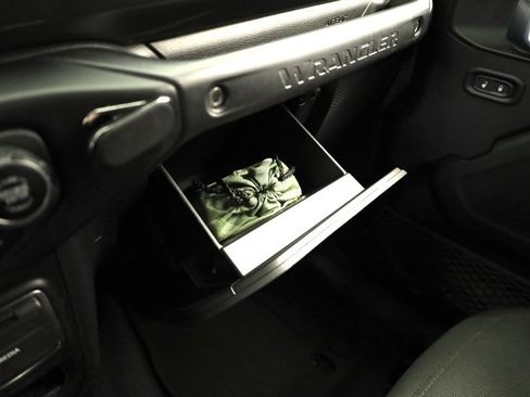 Used 2022 Jeep Wrangler Unlimited Sport image 25