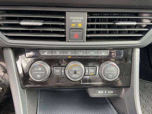 Used 2024 Volkswagen Jetta SE image 25