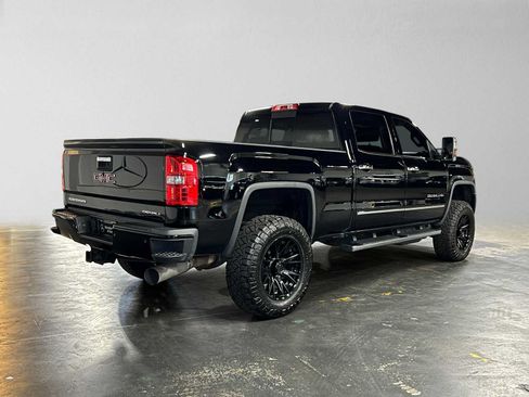 Used 2017 GMC Sierra 2500 Denali w/ Duramax Plus Package AWD/4WD image 3