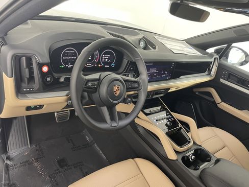 New 2026 Porsche Cayenne S image 4