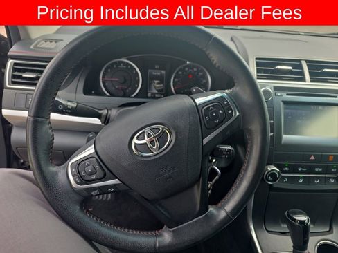 Used 2015 Toyota Camry SE FWD image 6