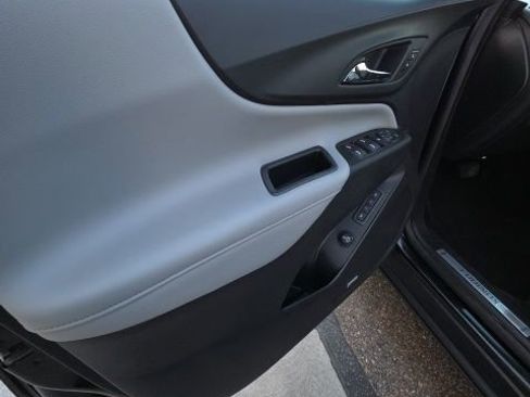 Used 2020 Chevrolet Equinox Premier image 16