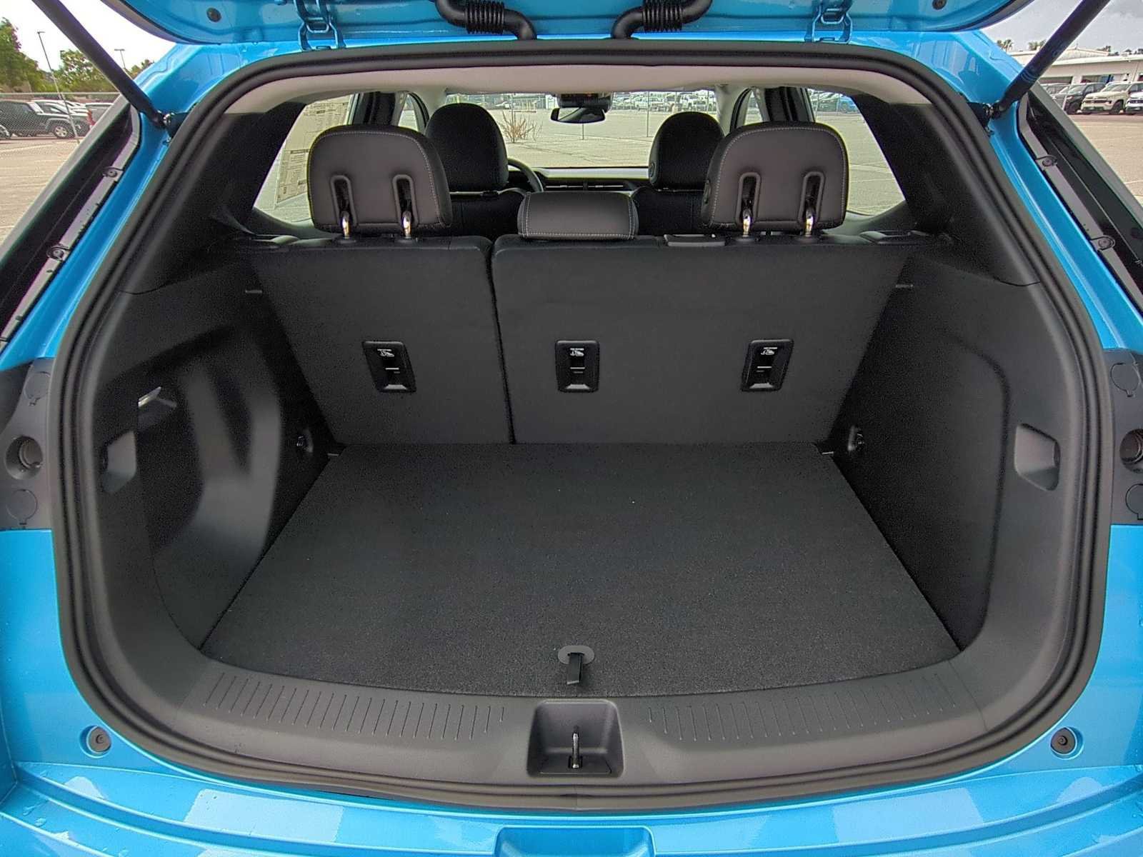 New 2027 Chevrolet Bolt LT w/ Comfort Package FWD image 25