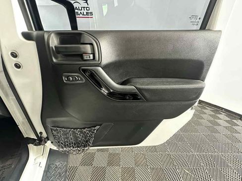 Used 2015 Jeep Wrangler Unlimited Sahara AWD/4WD image 16