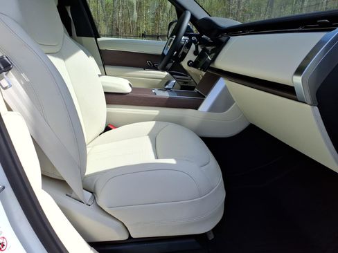 New 2026 Land Rover Range Rover Long Wheelbase SE AWD/4WD image 3