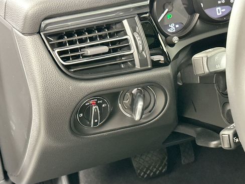 Certified 2025 Porsche Macan image 34