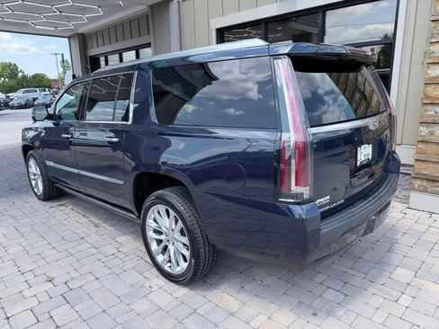 Used 2020 Cadillac Escalade ESV Premium Luxury AWD/4WD image 4