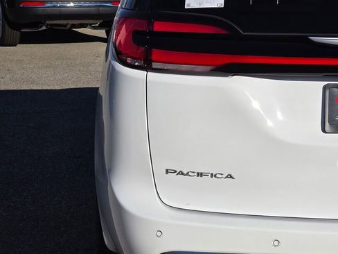 New 2026 Chrysler Pacifica Pinnacle image 6